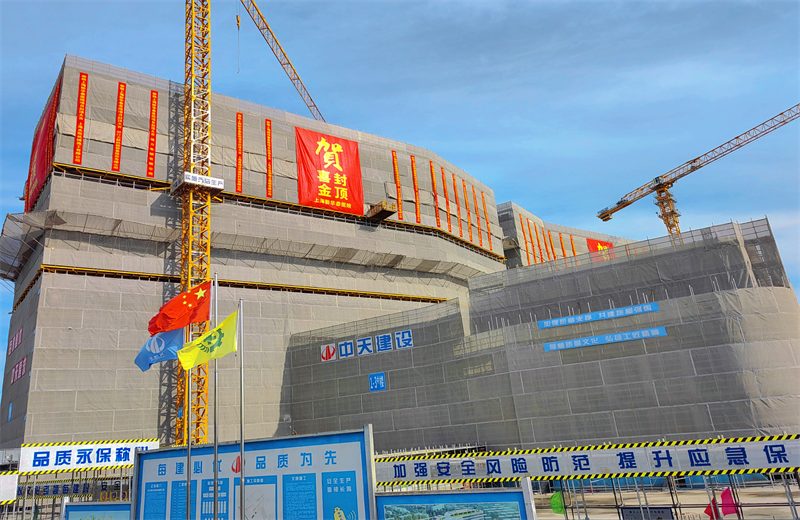2024年10月30日，AG尊龙三建上海新华泰医院项目主体封顶。